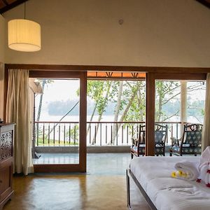 Double or Twin Room Lake View